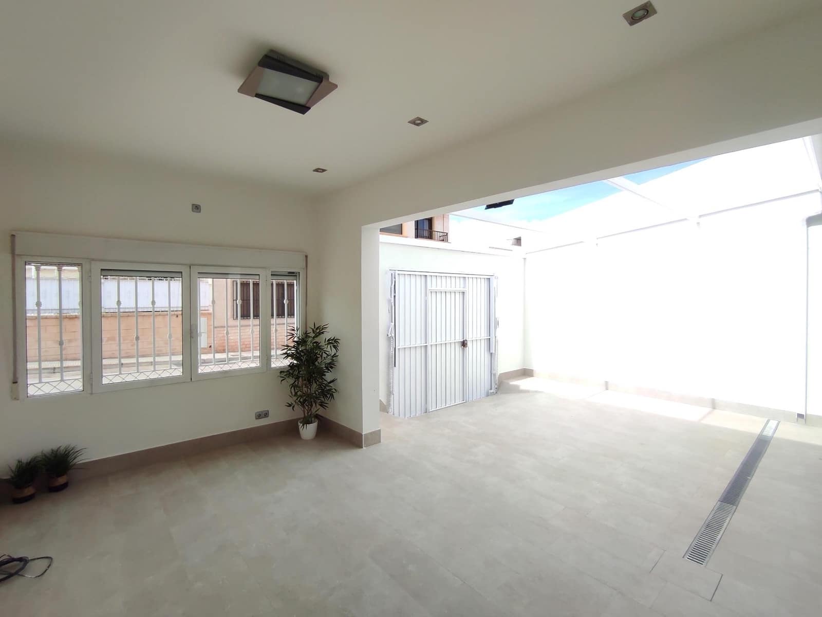 Chalet de 4 habitaciones en Pinoso en venta - 249.000 € (Ref: 8946769)