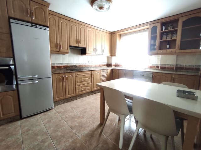 Chalet de 4 habitaciones en Pinoso en venta - 249.000 € (Ref: 8946769)