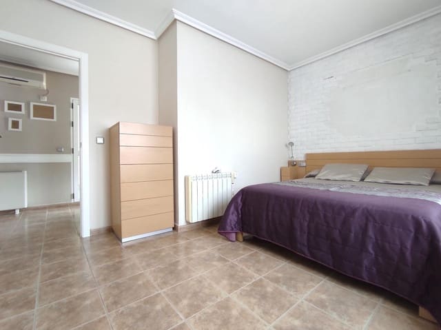 Chalet de 4 habitaciones en Pinoso en venta - 249.000 € (Ref: 8946769)