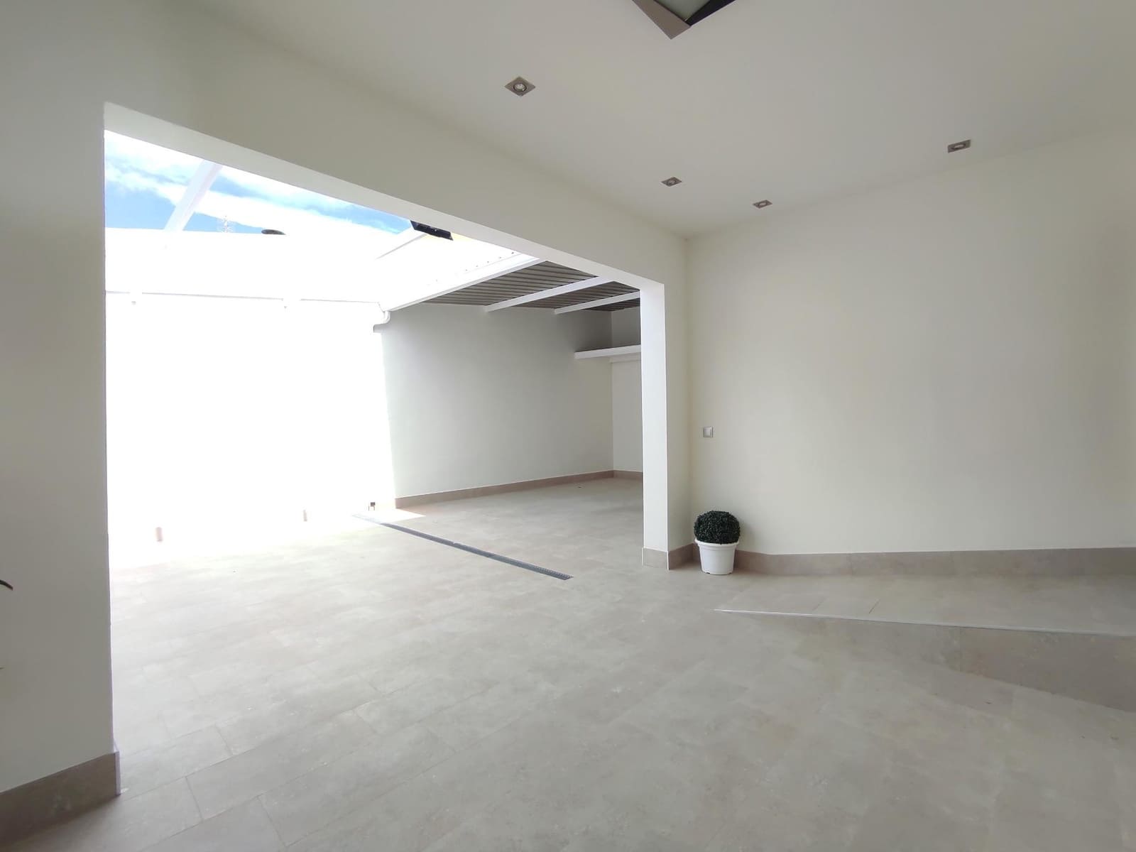 Chalet de 4 habitaciones en Pinoso en venta - 249.000 € (Ref: 8946769)