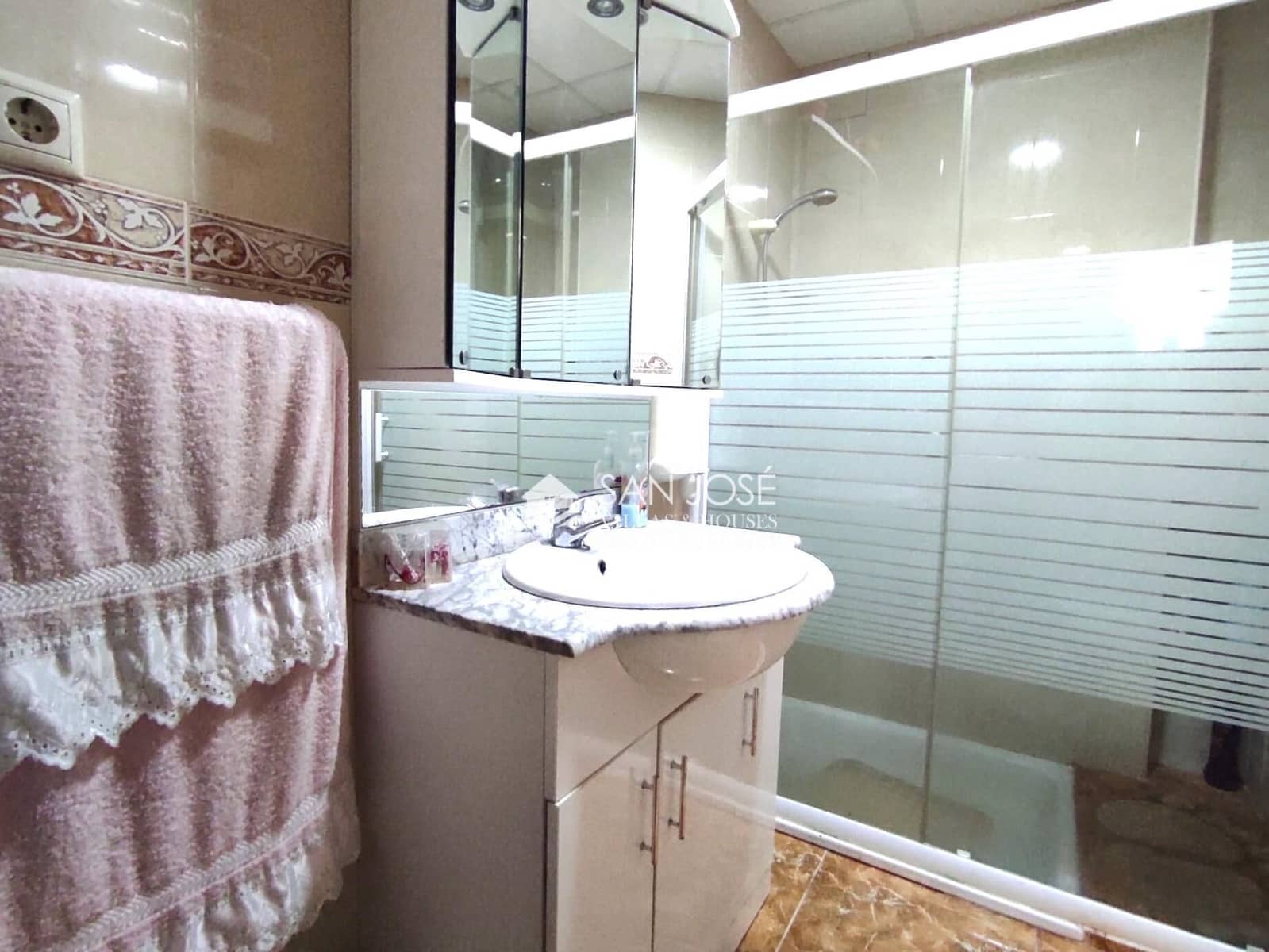 4 quarto Casa em Banda para venda em Monforte del Cid com garagem - 127 000 € (Ref: 8957313)