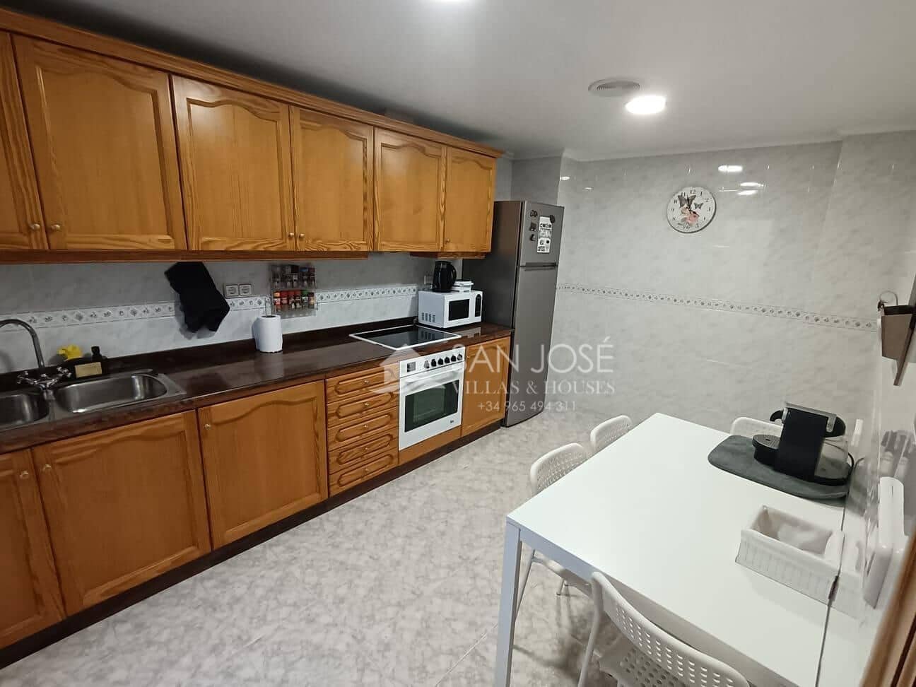 4 makuuhuone Rivitalo vuokrattavana paikassa Sax mukana 
autotalli - 750 € (Ref: 8981275)