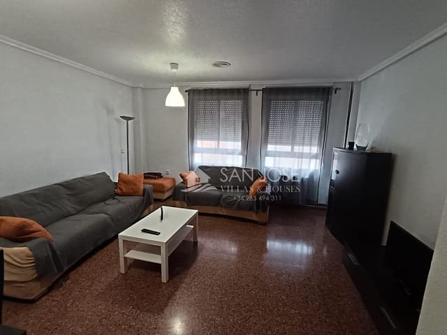 4 makuuhuone Rivitalo vuokrattavana paikassa Sax mukana 
autotalli - 750 € (Ref: 8981275)