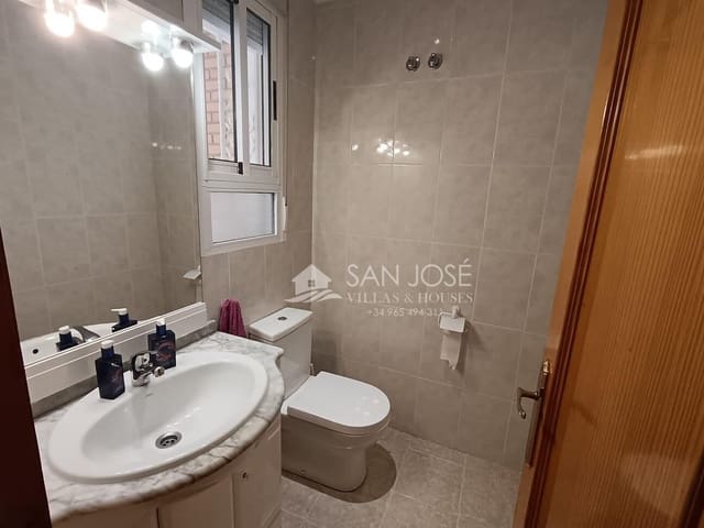 4 makuuhuone Rivitalo vuokrattavana paikassa Sax mukana 
autotalli - 750 € (Ref: 8981275)