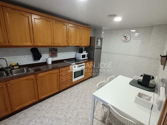 4 makuuhuone Rivitalo vuokrattavana paikassa Sax mukana 
autotalli - 750 € (Ref: 8981275)