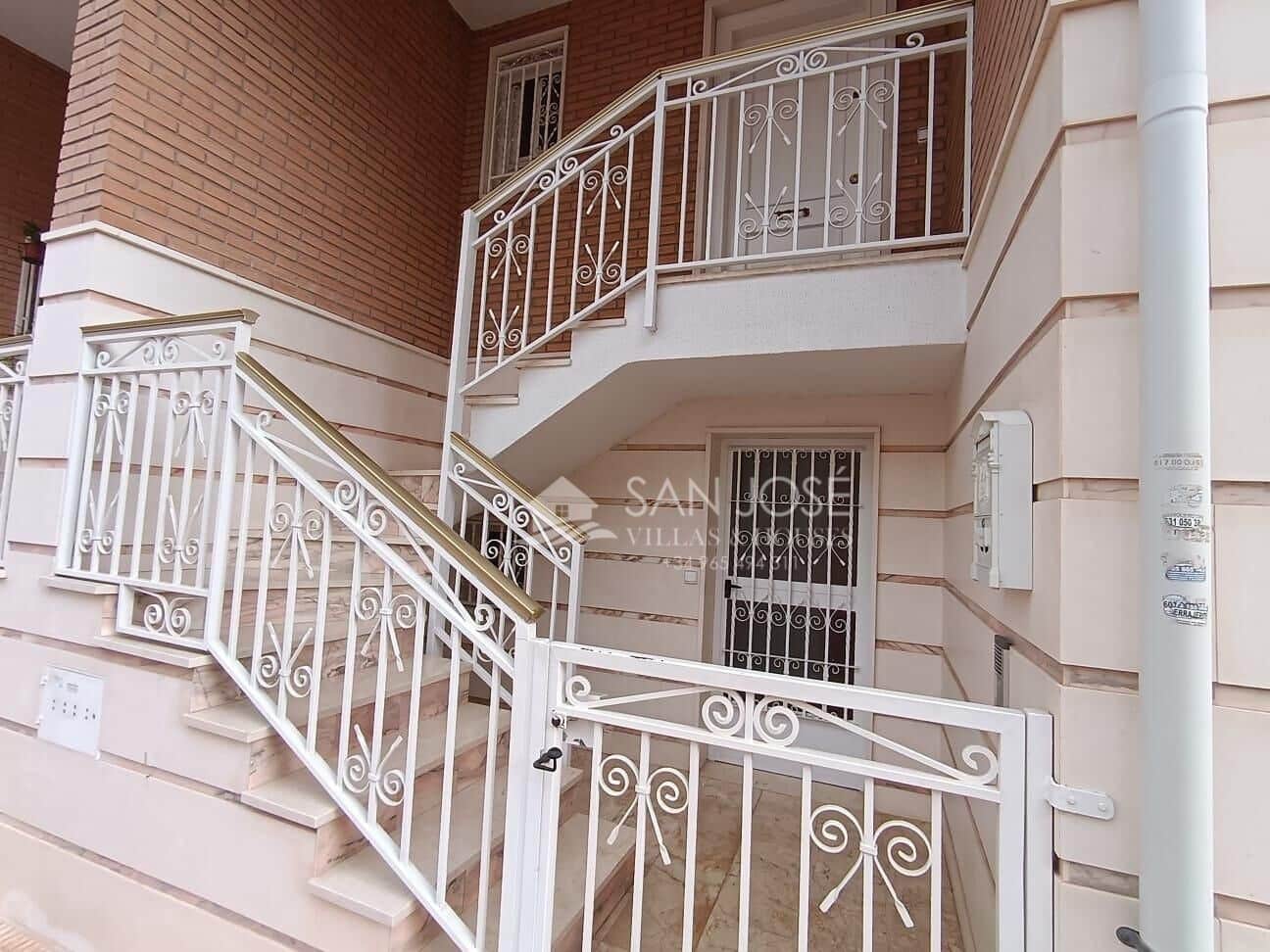 4 makuuhuone Rivitalo vuokrattavana paikassa Sax mukana 
autotalli - 750 € (Ref: 8981275)