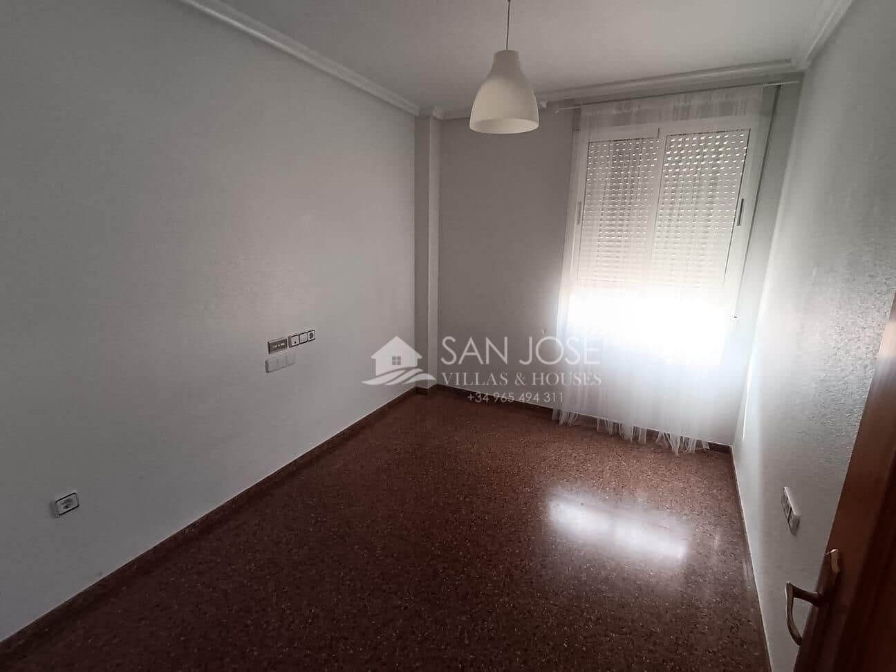 4 makuuhuone Rivitalo vuokrattavana paikassa Sax mukana 
autotalli - 750 € (Ref: 8981275)