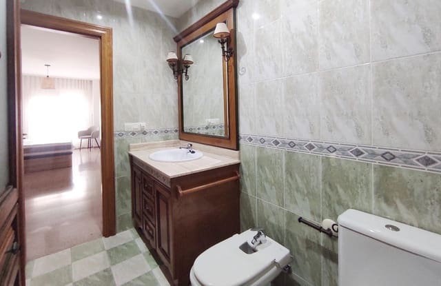 3 Zimmer Wohnung zu vermieten in Novelda mit Garage - 675 € (Ref: 8999271)