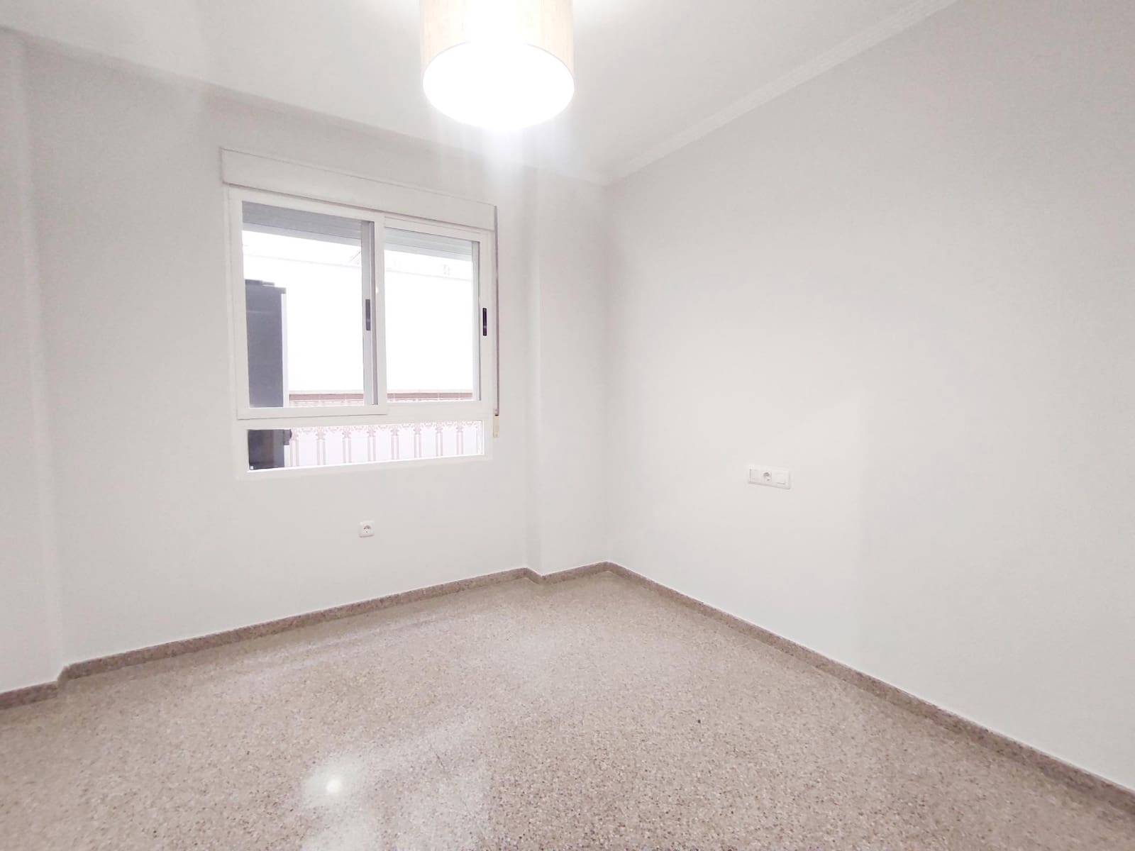 3 Zimmer Wohnung zu vermieten in Novelda mit Garage - 675 € (Ref: 8999271)