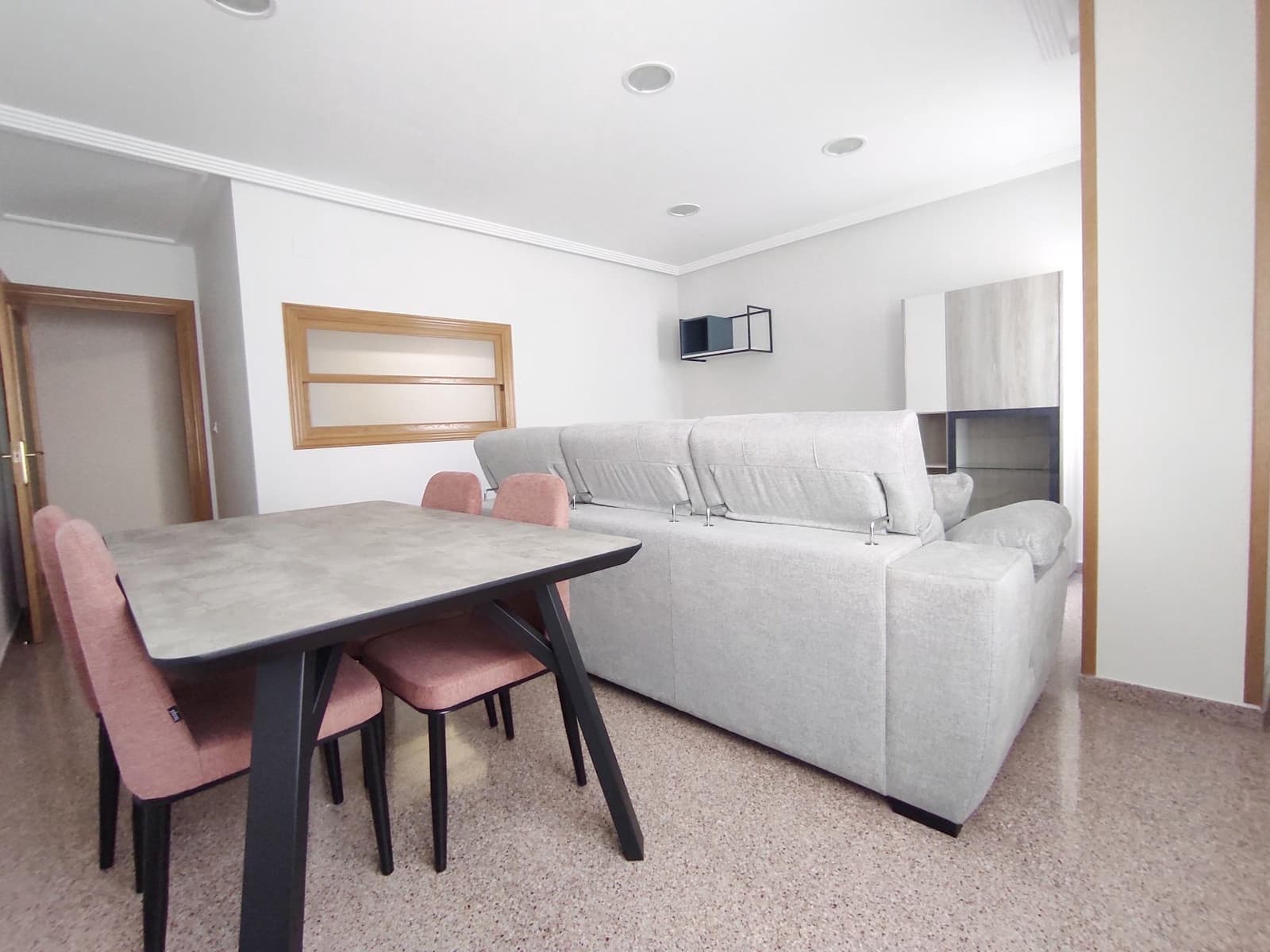 3 Zimmer Wohnung zu vermieten in Novelda mit Garage - 675 € (Ref: 8999271)