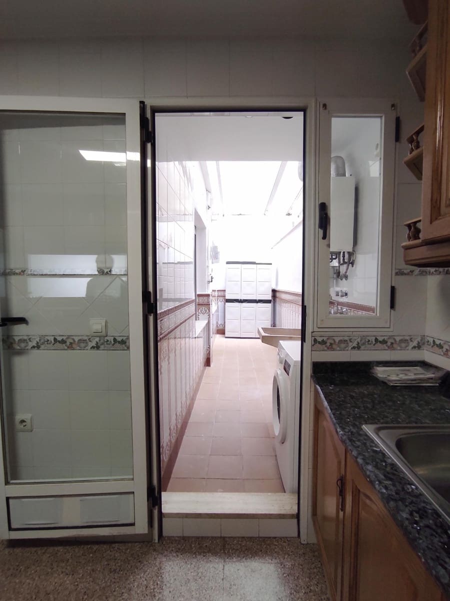 3 Zimmer Wohnung zu vermieten in Novelda mit Garage - 675 € (Ref: 8999271)