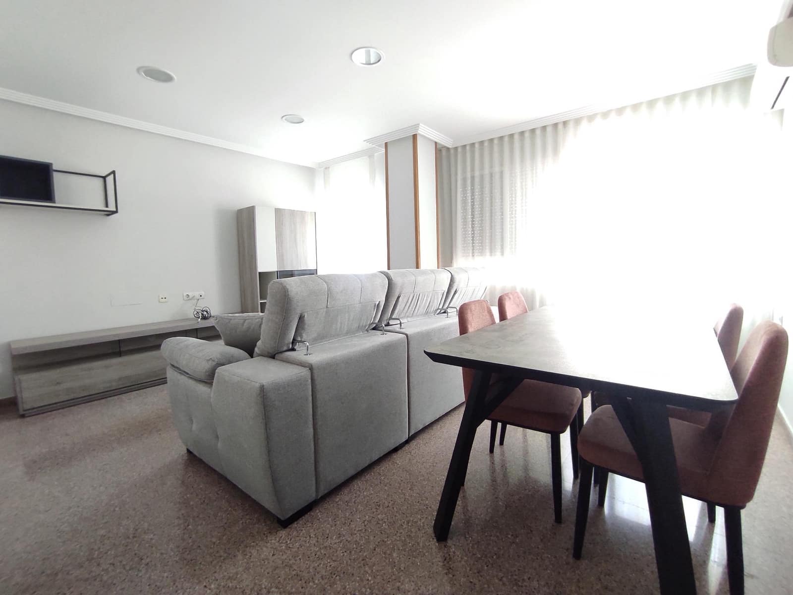 3 Zimmer Wohnung zu vermieten in Novelda mit Garage - 675 € (Ref: 8999271)