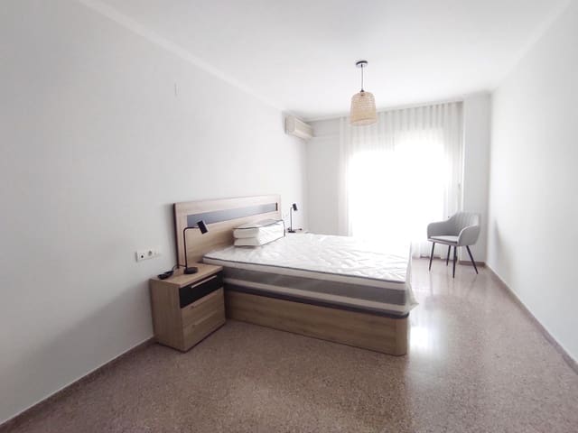 3 Zimmer Wohnung zu vermieten in Novelda mit Garage - 675 € (Ref: 8999271)