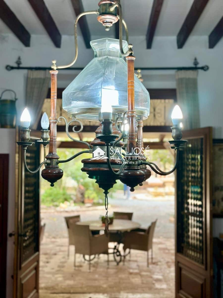 5 soveværelse Villa til salg i Daimes med swimmingpool - € 1.200.000 (Ref: 9023764)