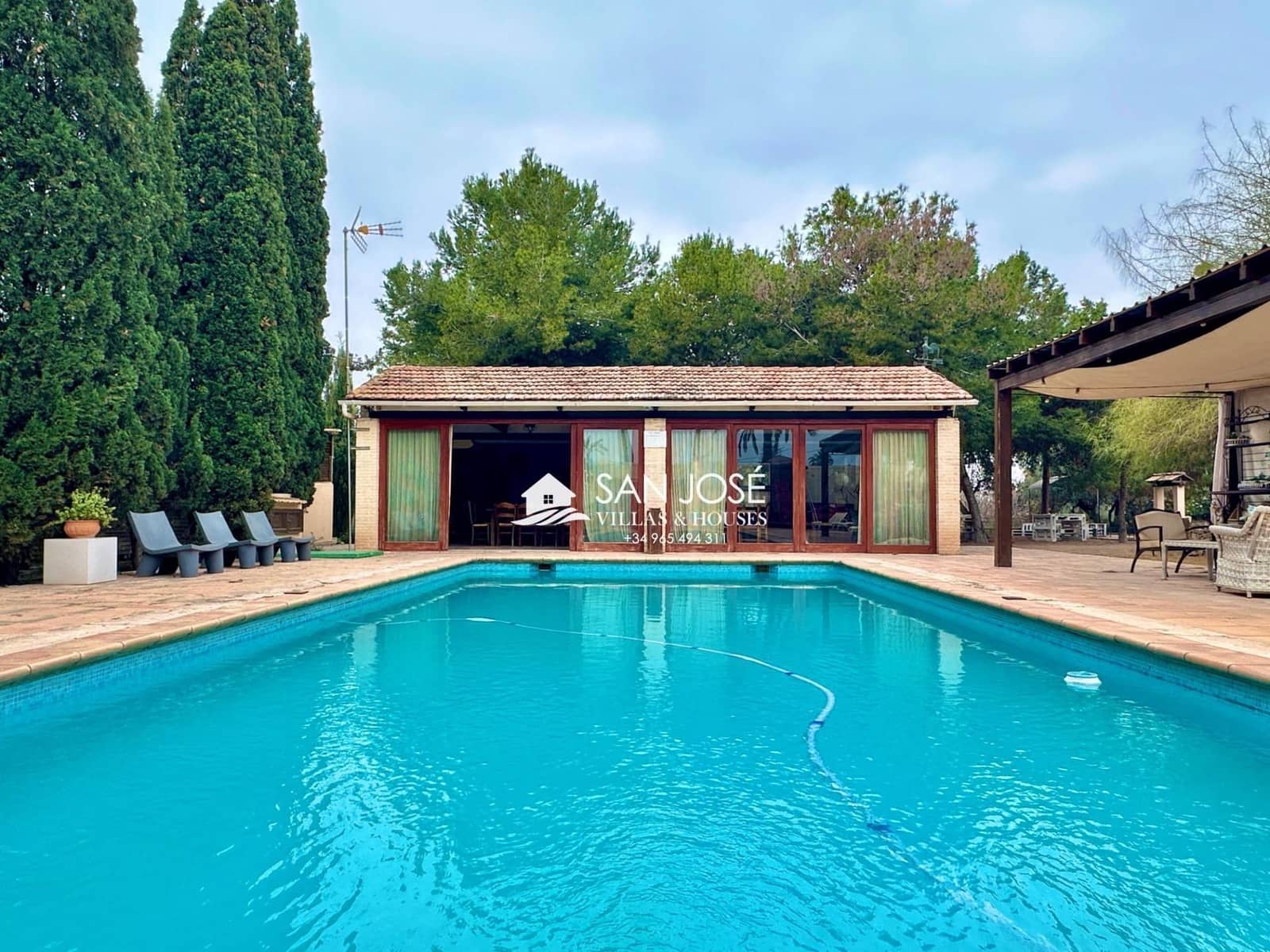 5 soveværelse Villa til salg i Daimes med swimmingpool - € 1.200.000 (Ref: 9023764)