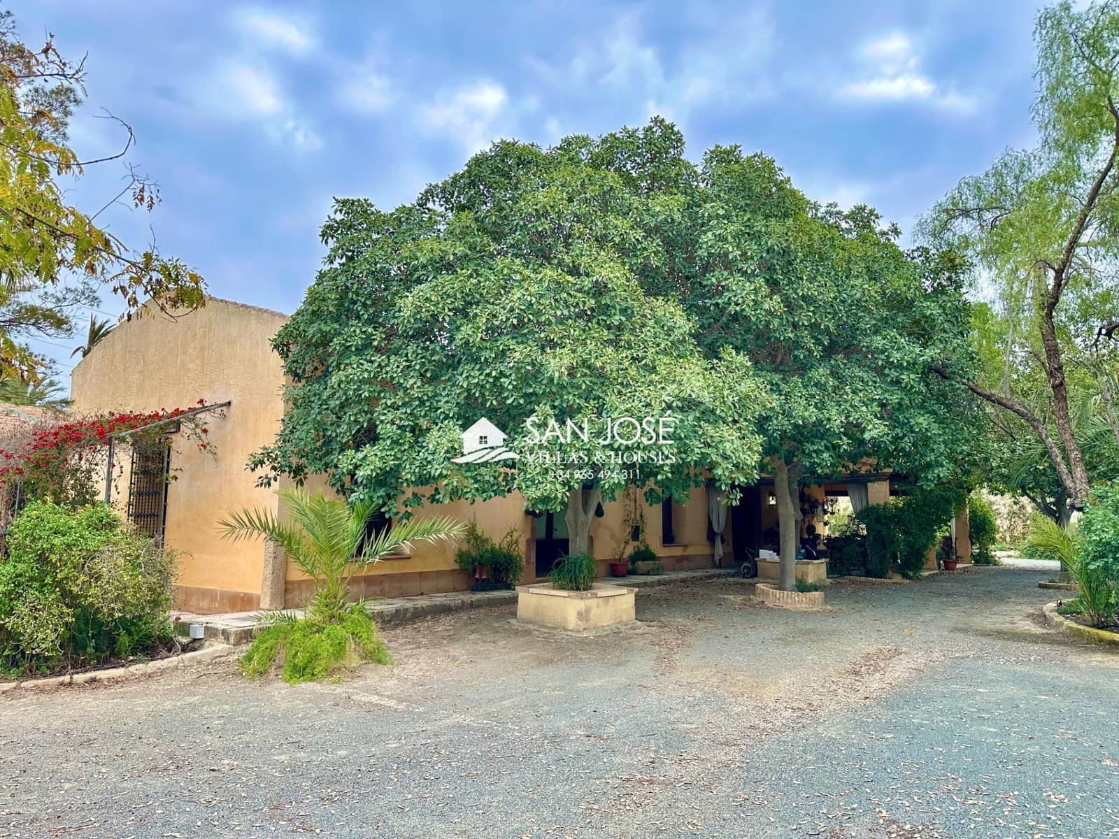 5 soveværelse Villa til salg i Daimes med swimmingpool - € 1.200.000 (Ref: 9023764)