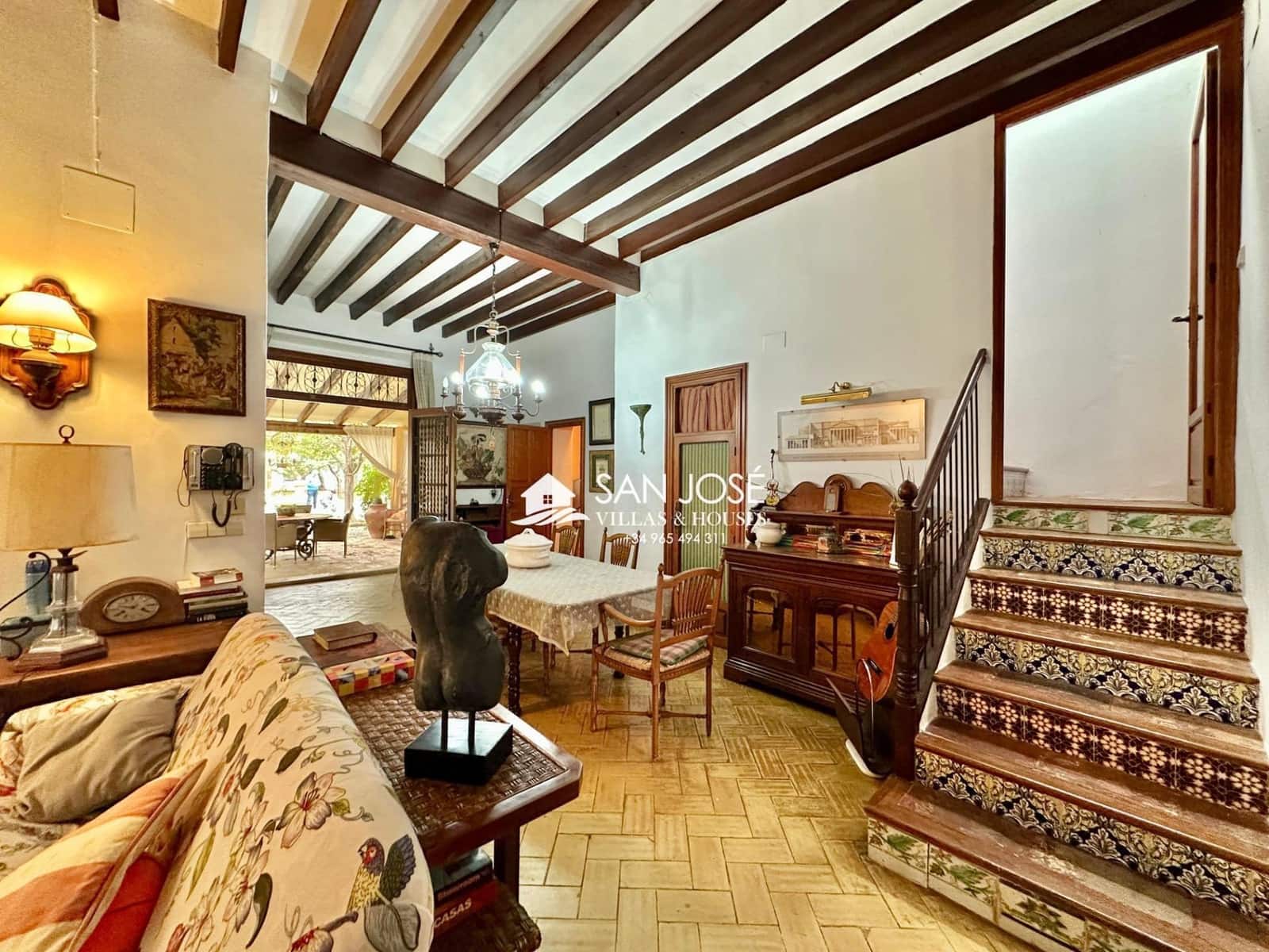 5 soveværelse Villa til salg i Daimes med swimmingpool - € 1.200.000 (Ref: 9023764)