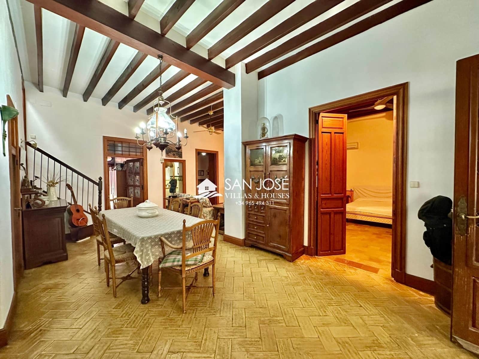 5 soveværelse Villa til salg i Daimes med swimmingpool - € 1.200.000 (Ref: 9023764)