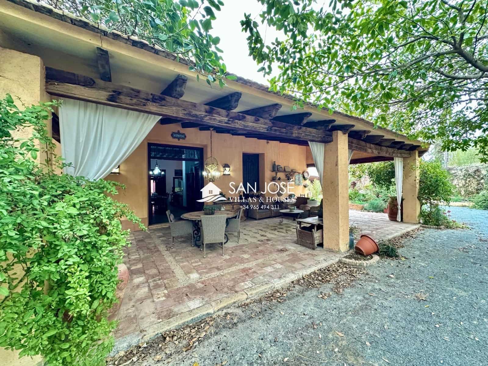 5 soveværelse Villa til salg i Daimes med swimmingpool - € 1.200.000 (Ref: 9023764)