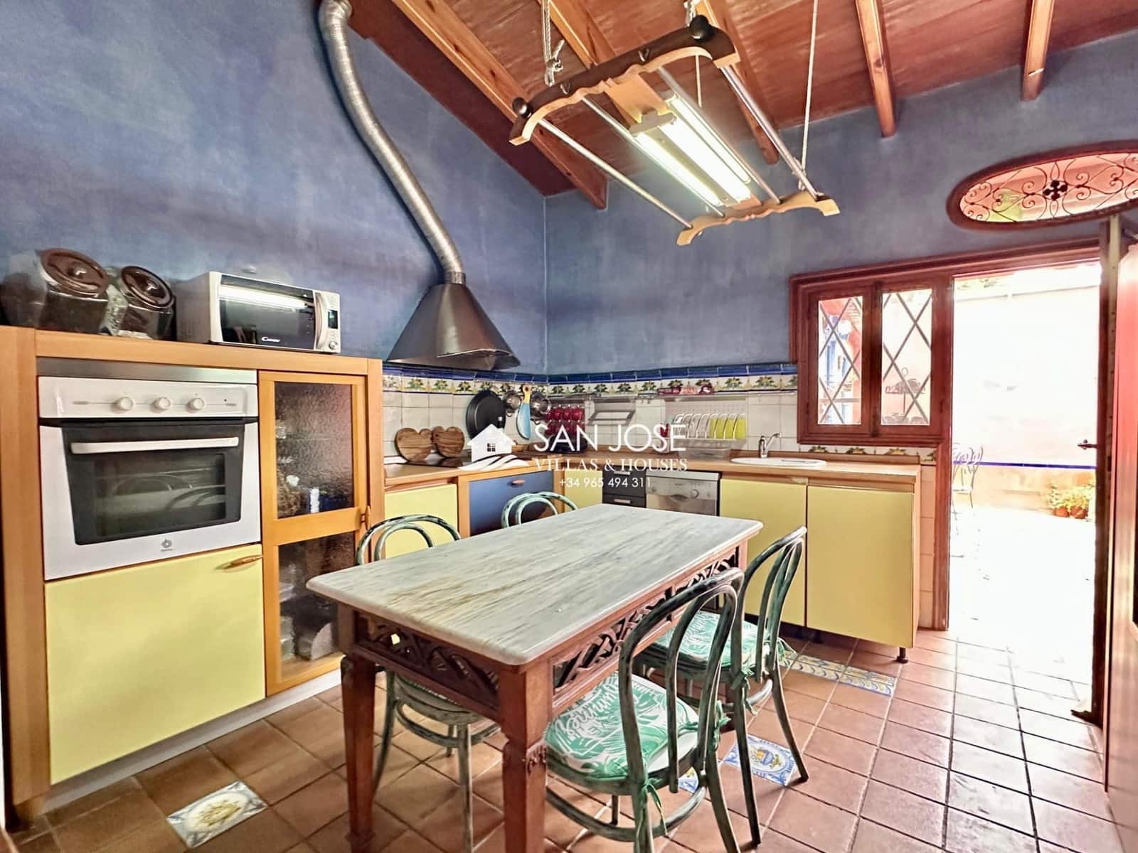 5 soveværelse Villa til salg i Daimes med swimmingpool - € 1.200.000 (Ref: 9023764)