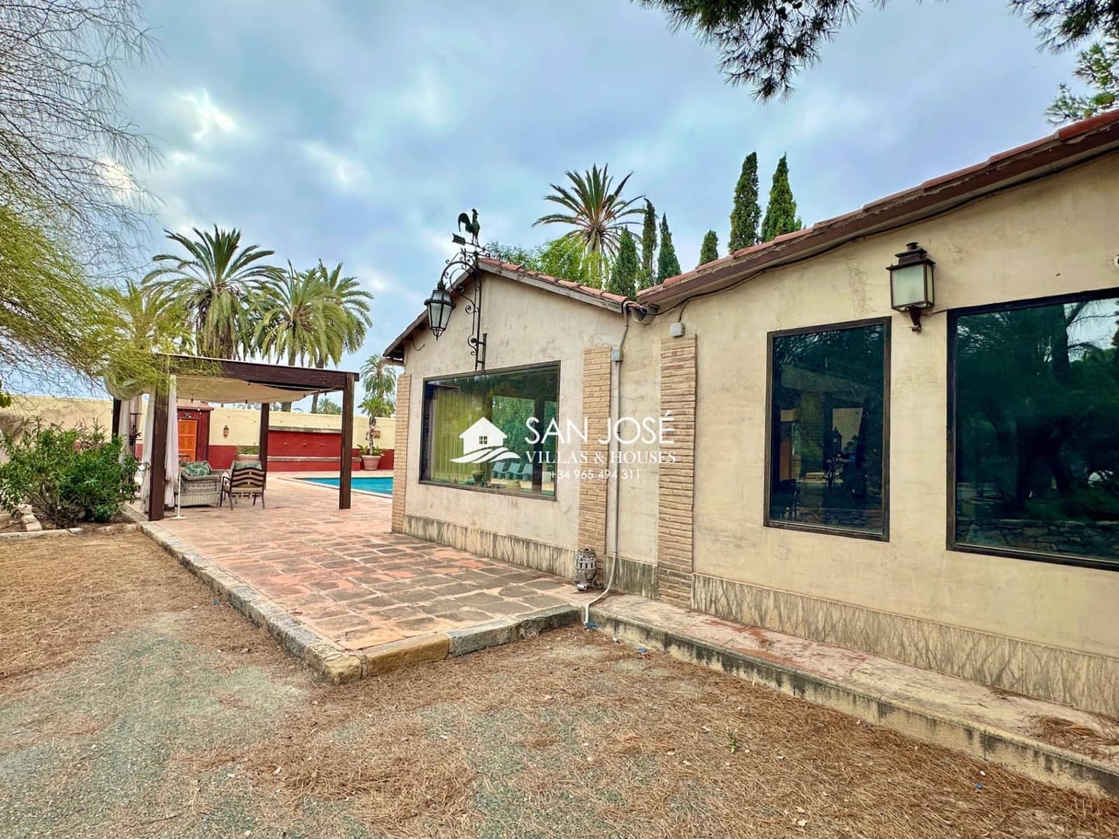 5 soveværelse Villa til salg i Daimes med swimmingpool - € 1.200.000 (Ref: 9023764)