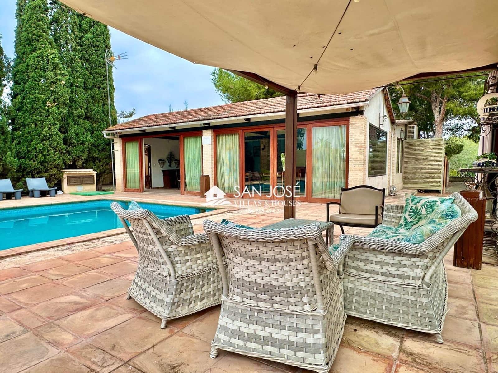 5 soveværelse Villa til salg i Daimes med swimmingpool - € 1.200.000 (Ref: 9023764)