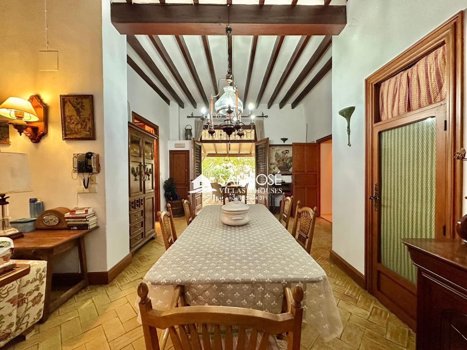 5 soveværelse Villa til salg i Daimes med swimmingpool - € 1.200.000 (Ref: 9023764)