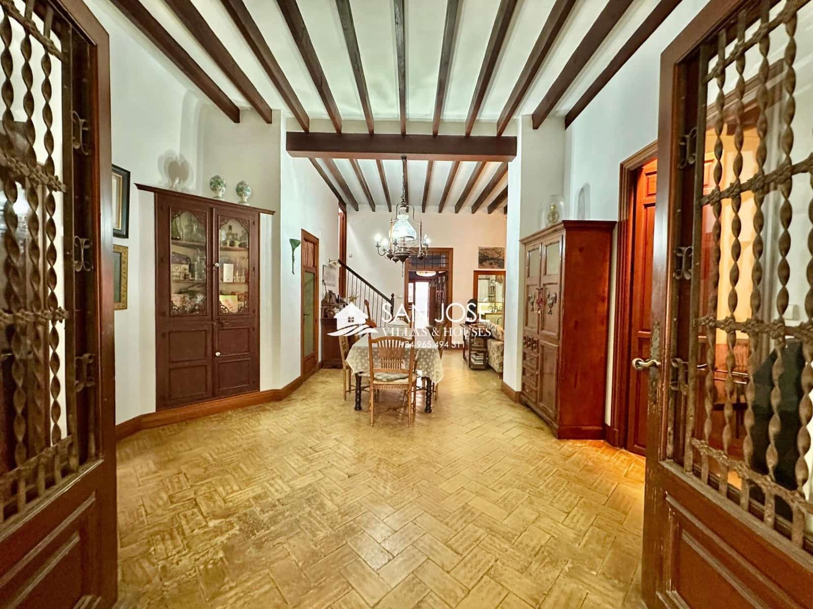 5 soveværelse Villa til salg i Daimes med swimmingpool - € 1.200.000 (Ref: 9023764)