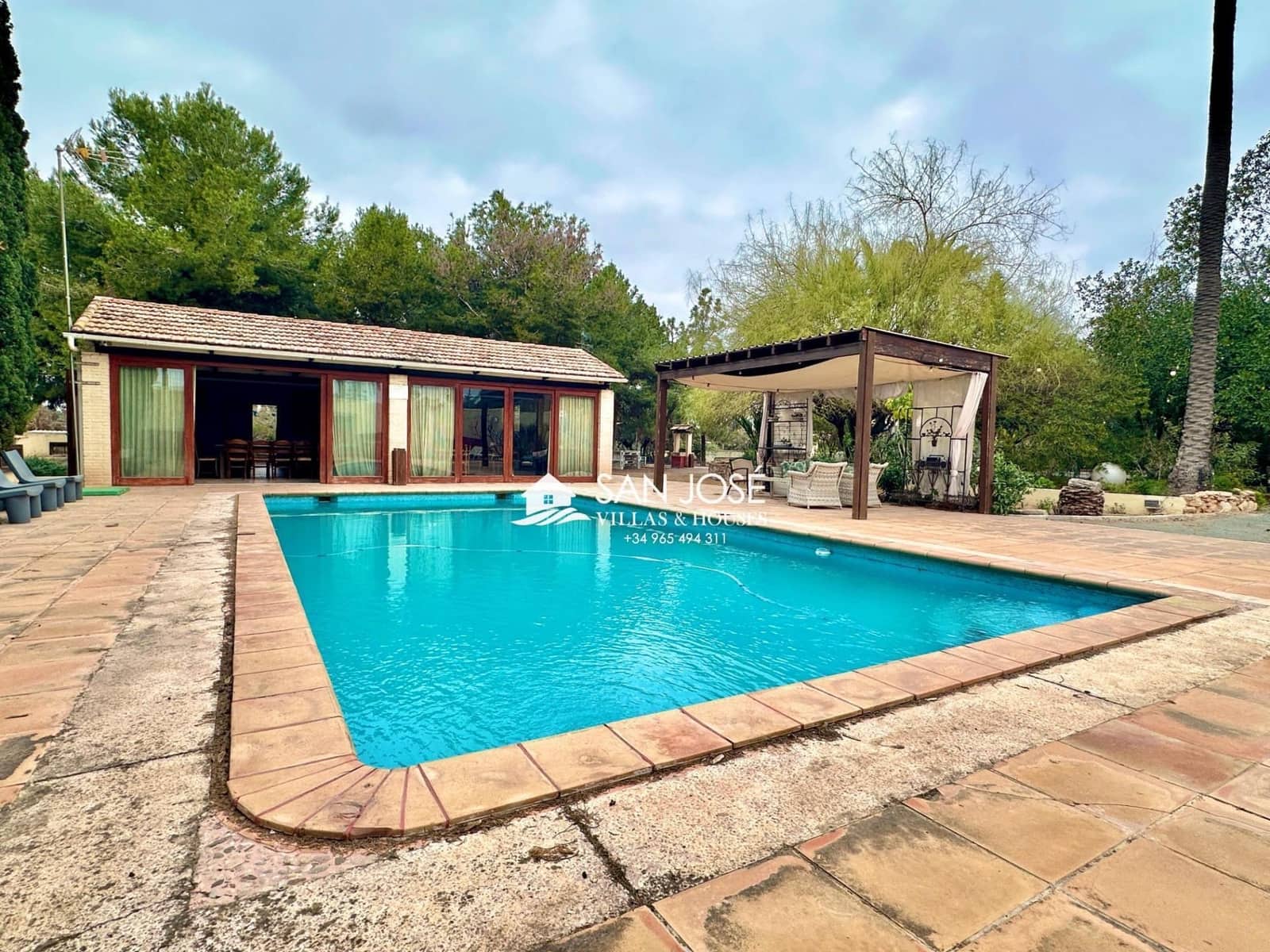 5 soveværelse Villa til salg i Daimes med swimmingpool - € 1.200.000 (Ref: 9023764)