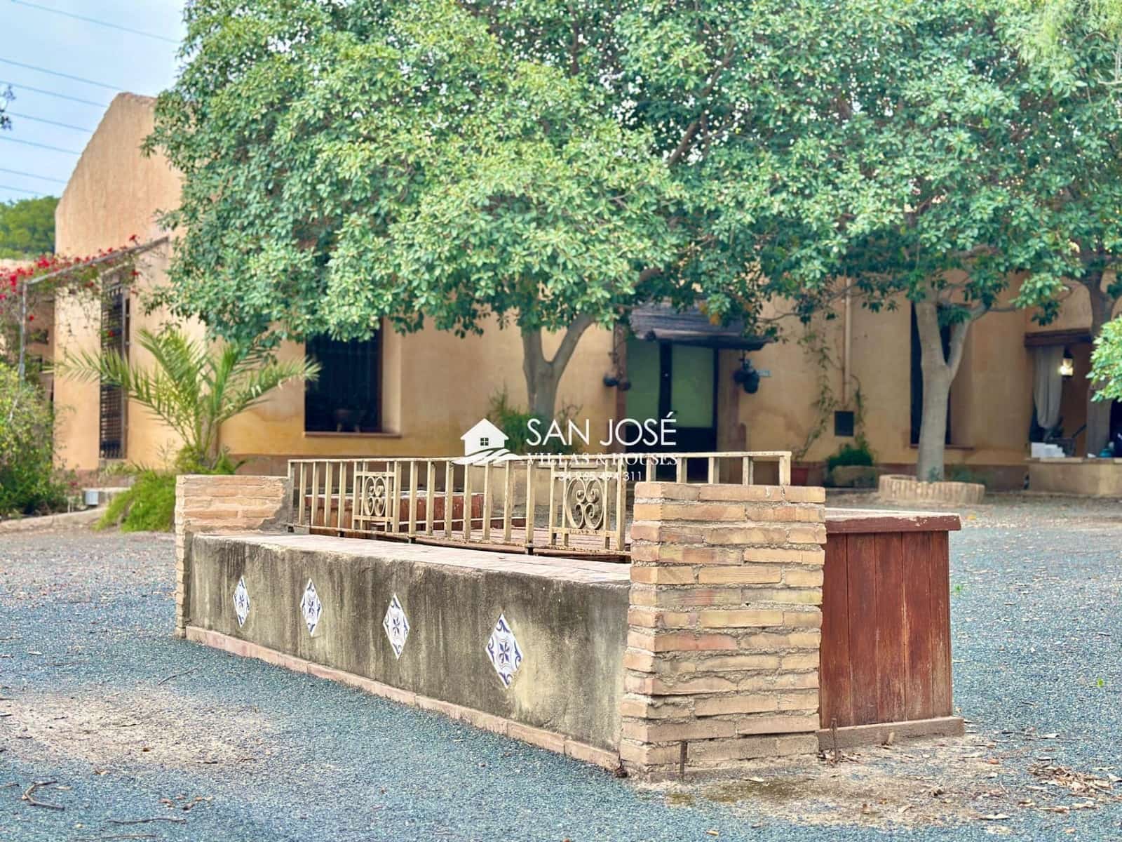 5 soveværelse Villa til salg i Daimes med swimmingpool - € 1.200.000 (Ref: 9023764)