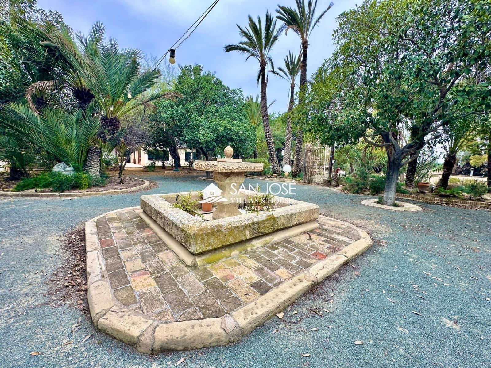 5 soveværelse Villa til salg i Daimes med swimmingpool - € 1.200.000 (Ref: 9023764)