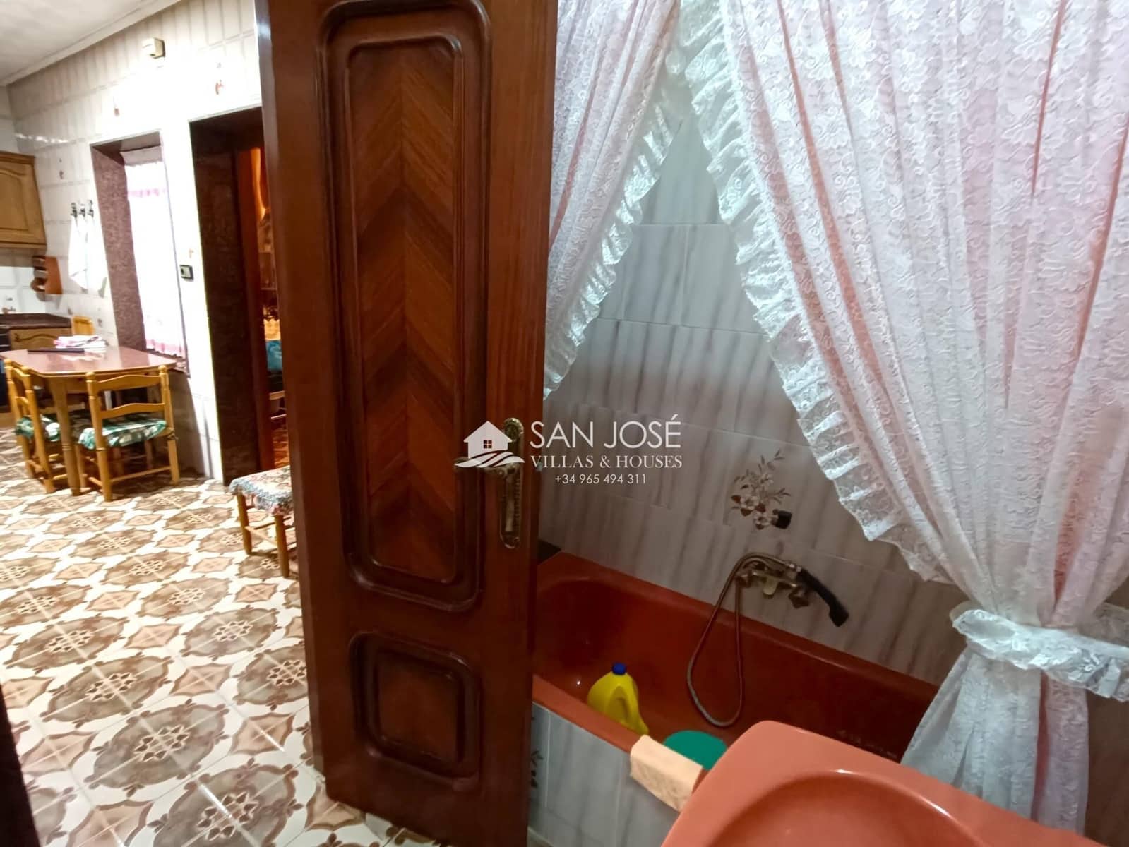 6 bedroom Townhouse for sale in Novelda - € 185,000 (Ref: 9036863)