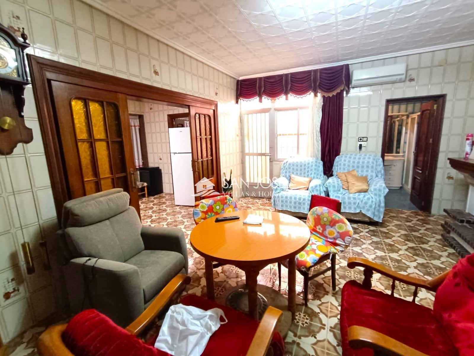 6 bedroom Townhouse for sale in Novelda - € 185,000 (Ref: 9036863)