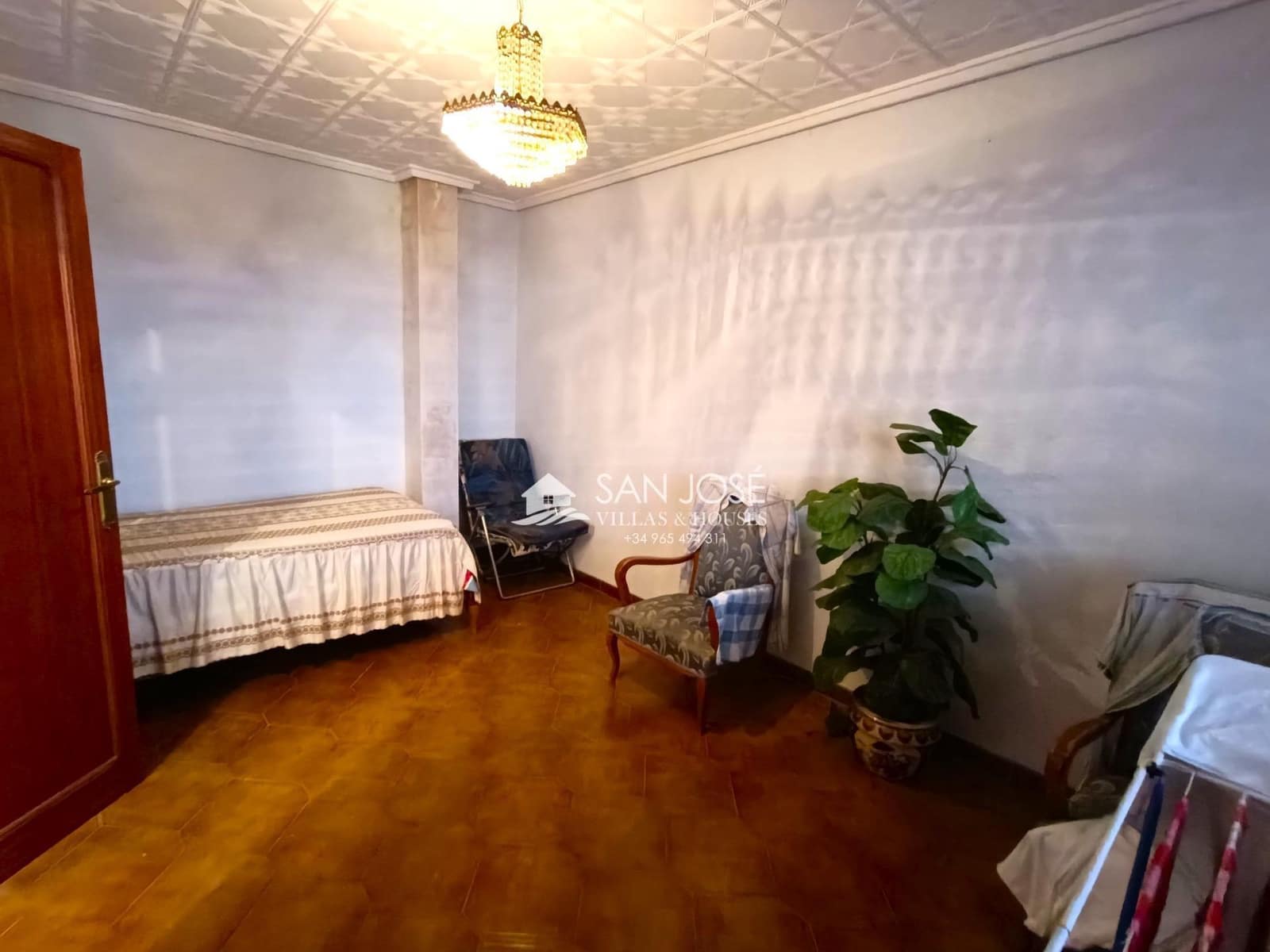 6 bedroom Townhouse for sale in Novelda - € 185,000 (Ref: 9036863)