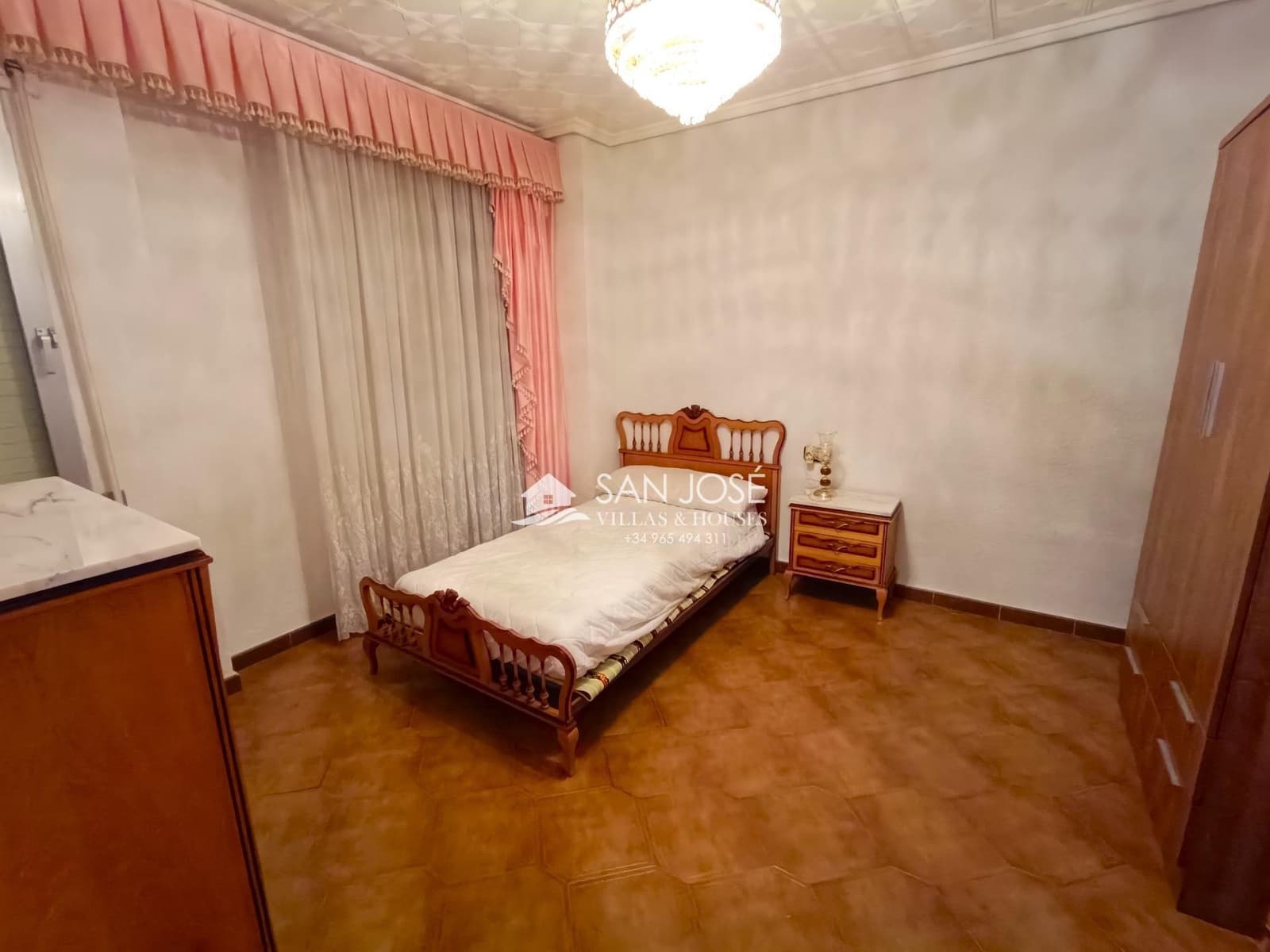 6 bedroom Townhouse for sale in Novelda - € 185,000 (Ref: 9036863)