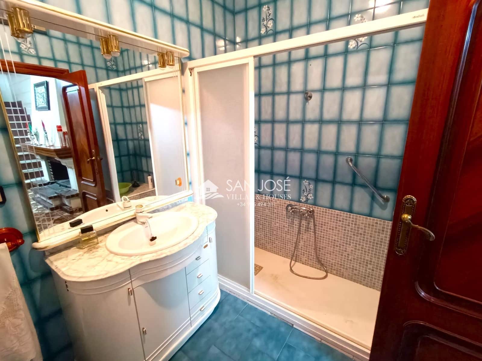 6 bedroom Townhouse for sale in Novelda - € 185,000 (Ref: 9036863)