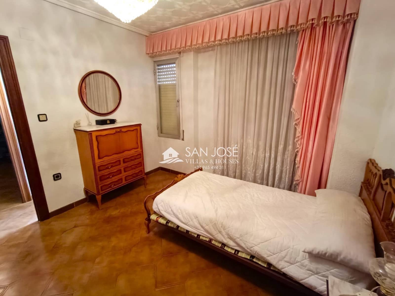 6 bedroom Townhouse for sale in Novelda - € 185,000 (Ref: 9036863)