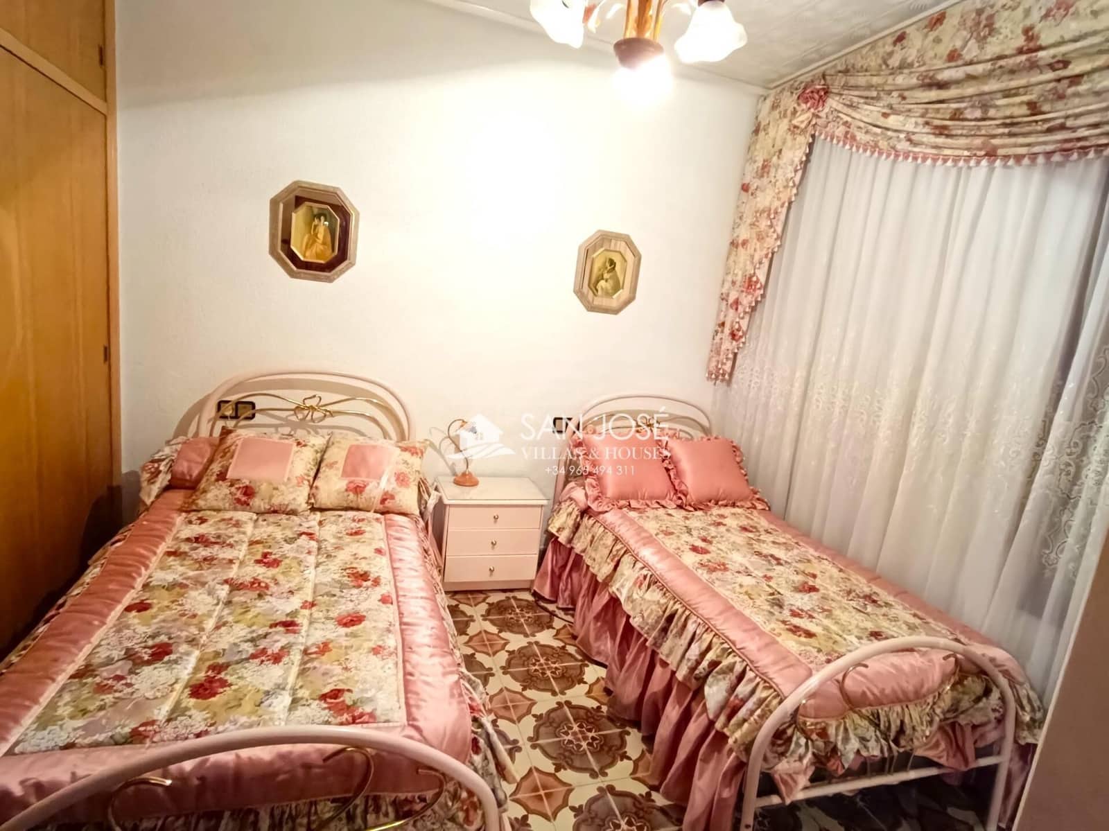 6 bedroom Townhouse for sale in Novelda - € 185,000 (Ref: 9036863)