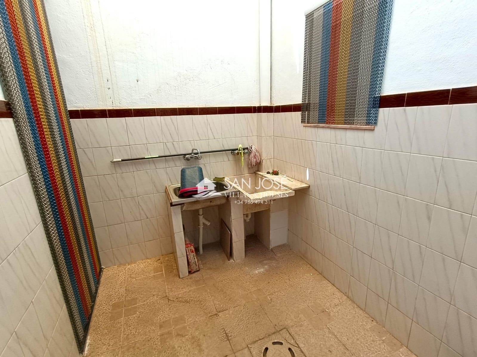 6 bedroom Townhouse for sale in Novelda - € 185,000 (Ref: 9036863)