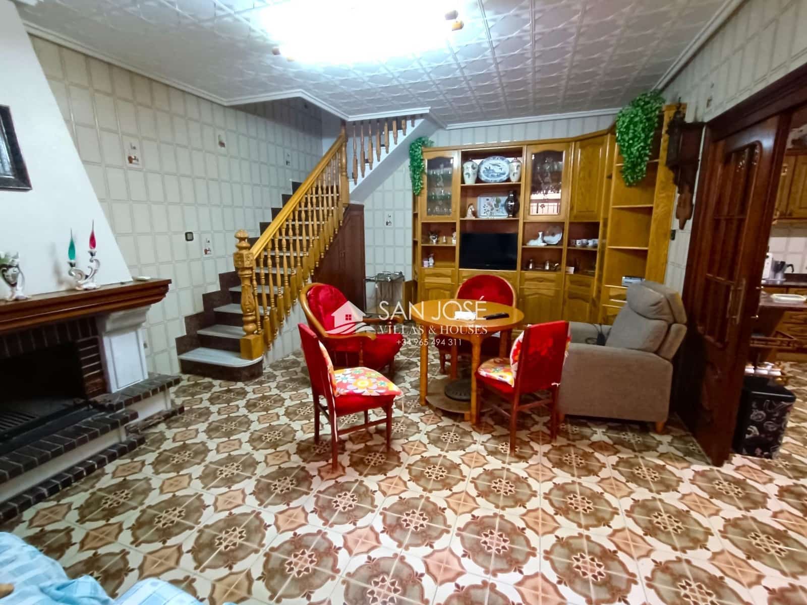 6 bedroom Townhouse for sale in Novelda - € 185,000 (Ref: 9036863)