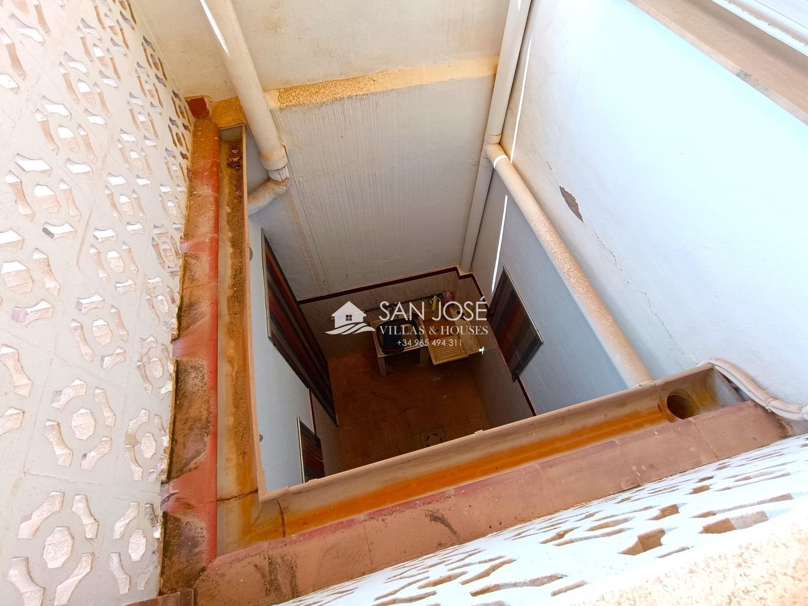 6 bedroom Townhouse for sale in Novelda - € 185,000 (Ref: 9036863)