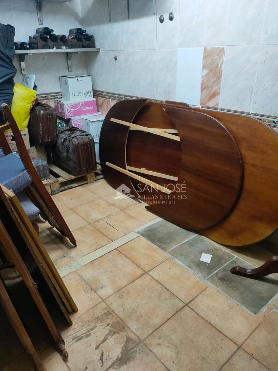 Erhverv til salg i Novelda - € 270.000 (Ref: 9049064)