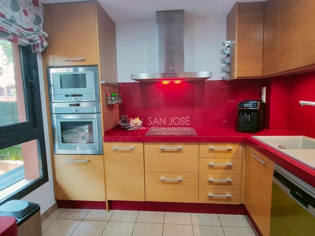 3 soveværelse Villa til salg i Monforte del Cid med swimmingpool - € 315.000 (Ref: 9236772)