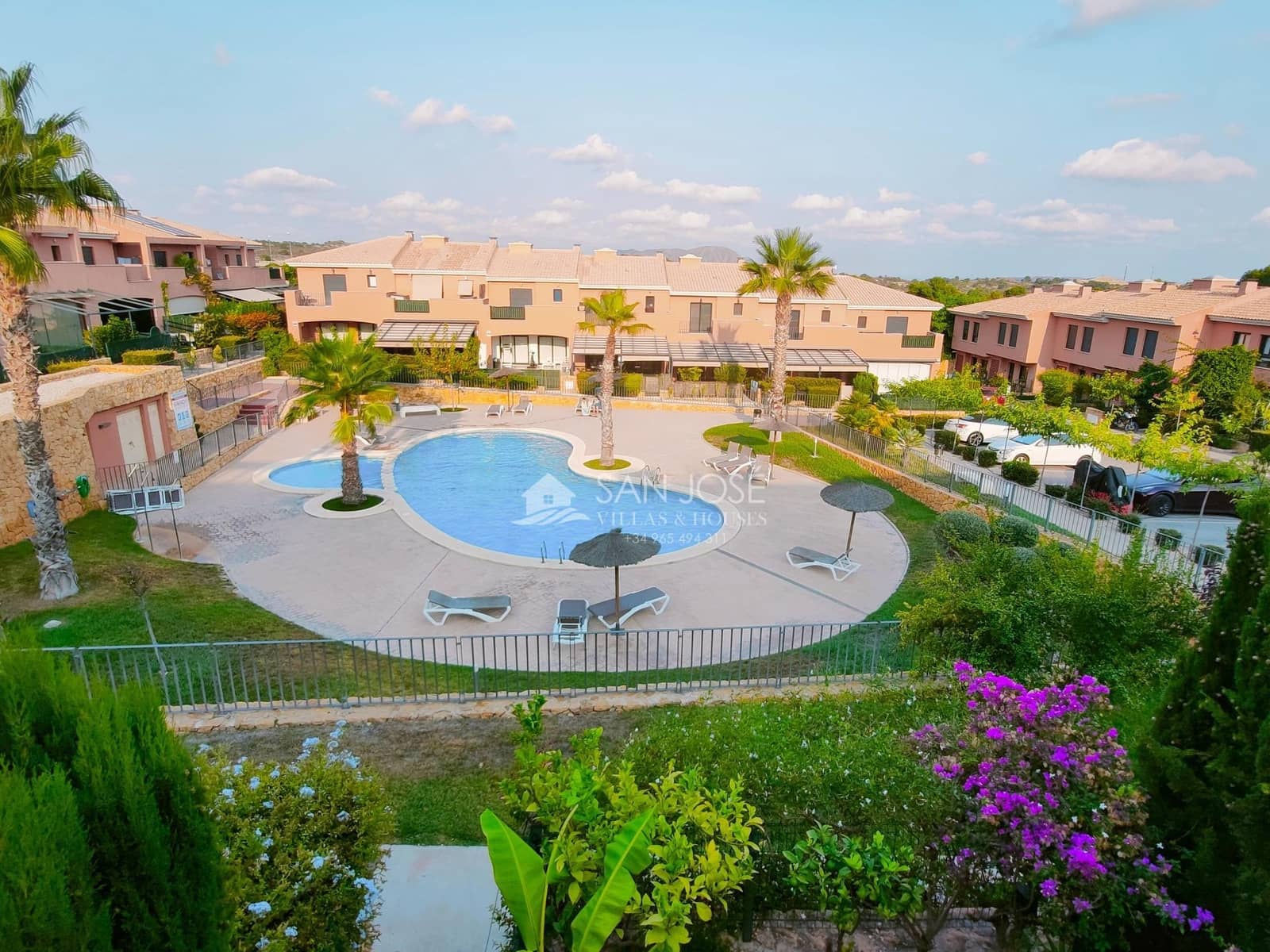 3 soveværelse Villa til salg i Monforte del Cid med swimmingpool - € 315.000 (Ref: 9236772)