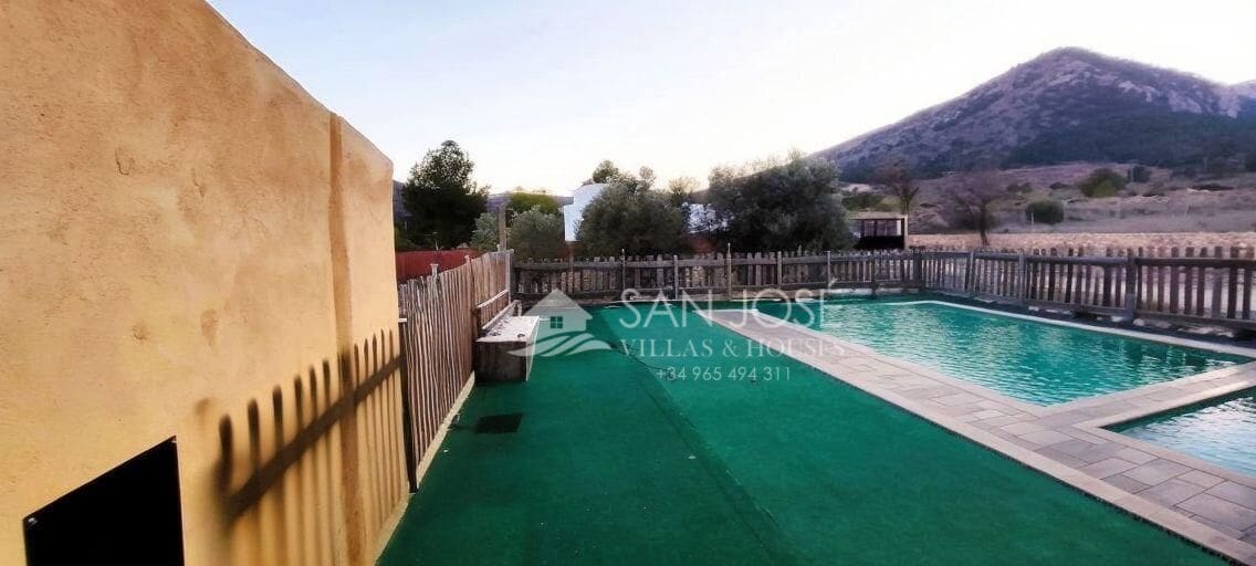 Chalet de 3 habitaciones en Monóvar / Monóver en venta con piscina - 190.000 € (Ref: 9240267)