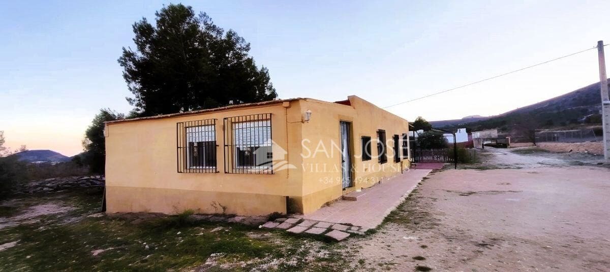 Chalet de 3 habitaciones en Monóvar / Monóver en venta con piscina - 190.000 € (Ref: 9240267)