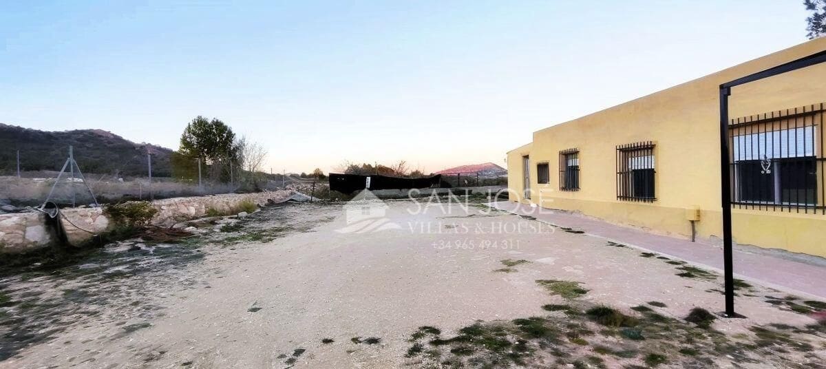 Chalet de 3 habitaciones en Monóvar / Monóver en venta con piscina - 190.000 € (Ref: 9240267)