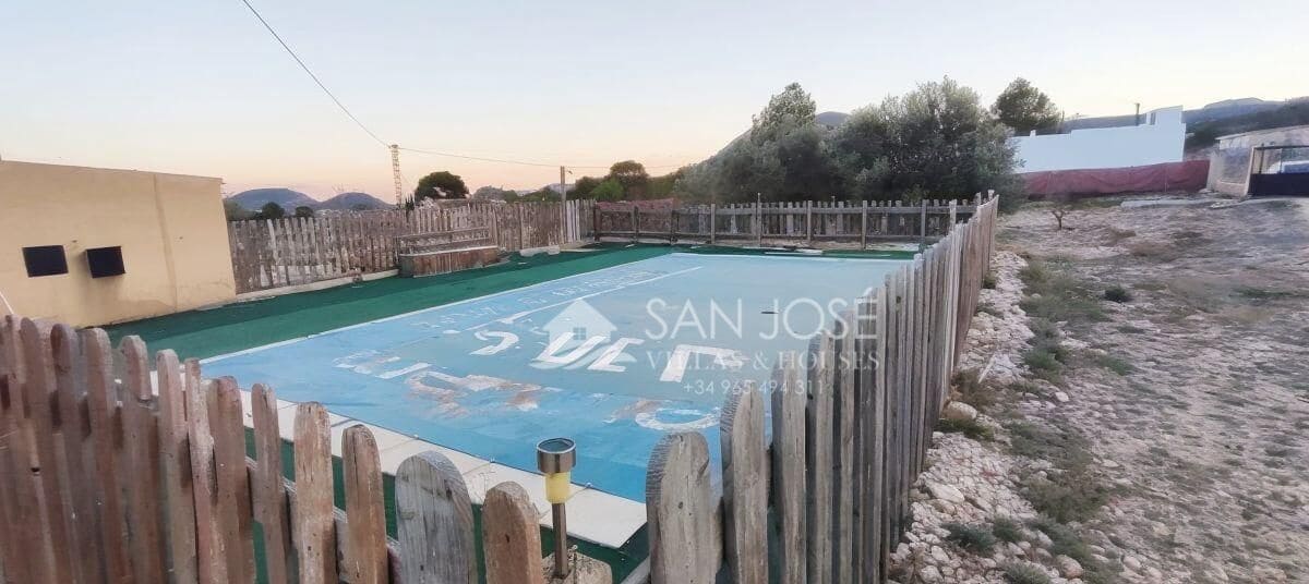 Chalet de 3 habitaciones en Monóvar / Monóver en venta con piscina - 190.000 € (Ref: 9240267)