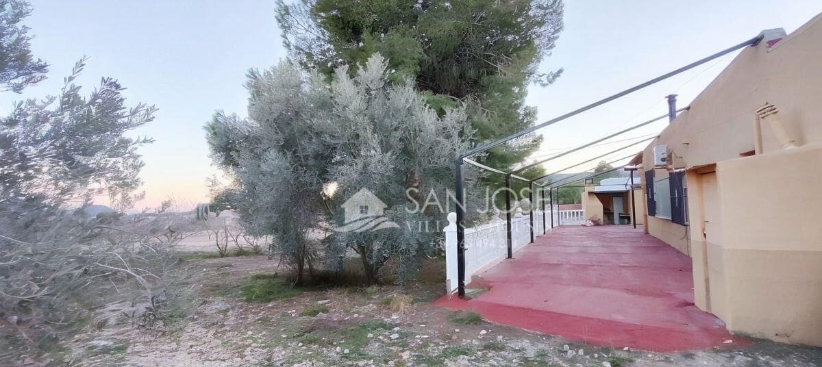 Chalet de 3 habitaciones en Monóvar / Monóver en venta con piscina - 190.000 € (Ref: 9240267)