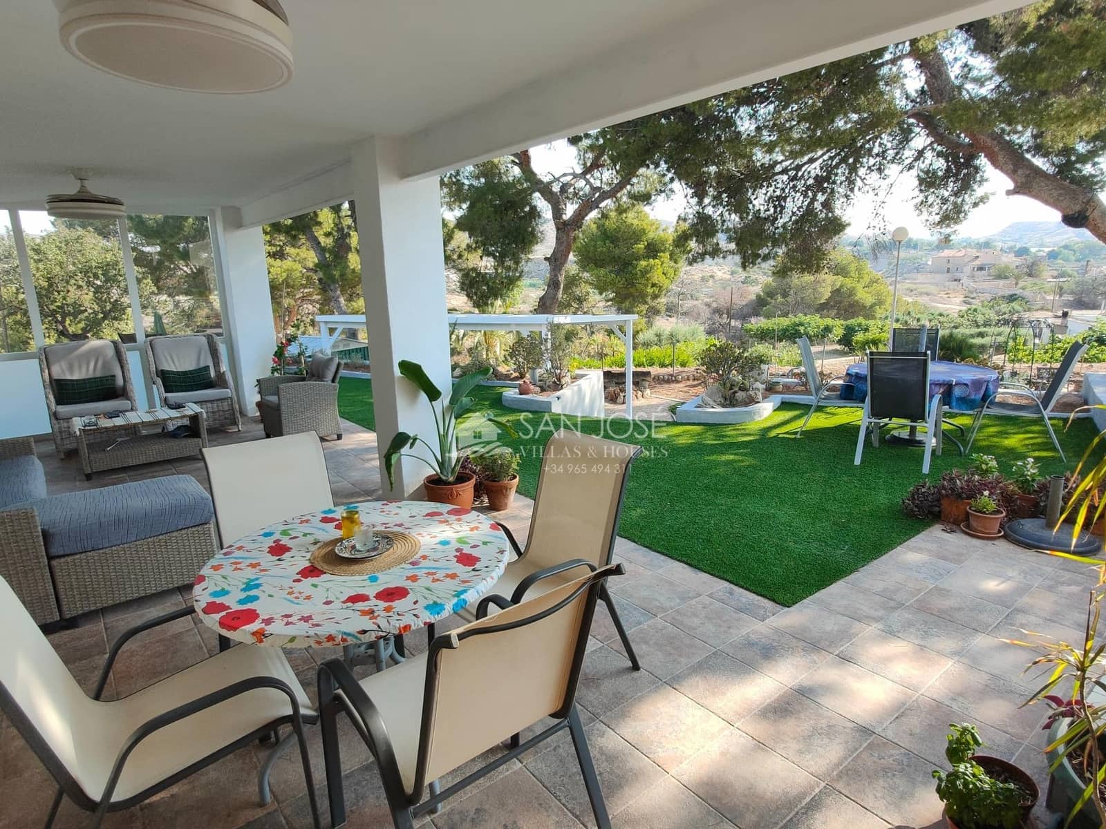 Chalet de 4 habitaciones en Elche / Elx en venta - 310.000 € (Ref: 9252287)